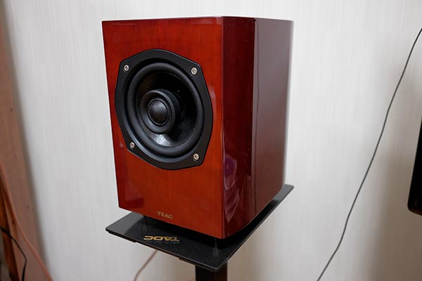 TEAC S-300Neo